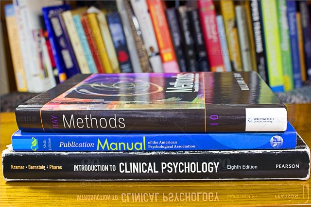 Bücherstapel Psychologie Methoden